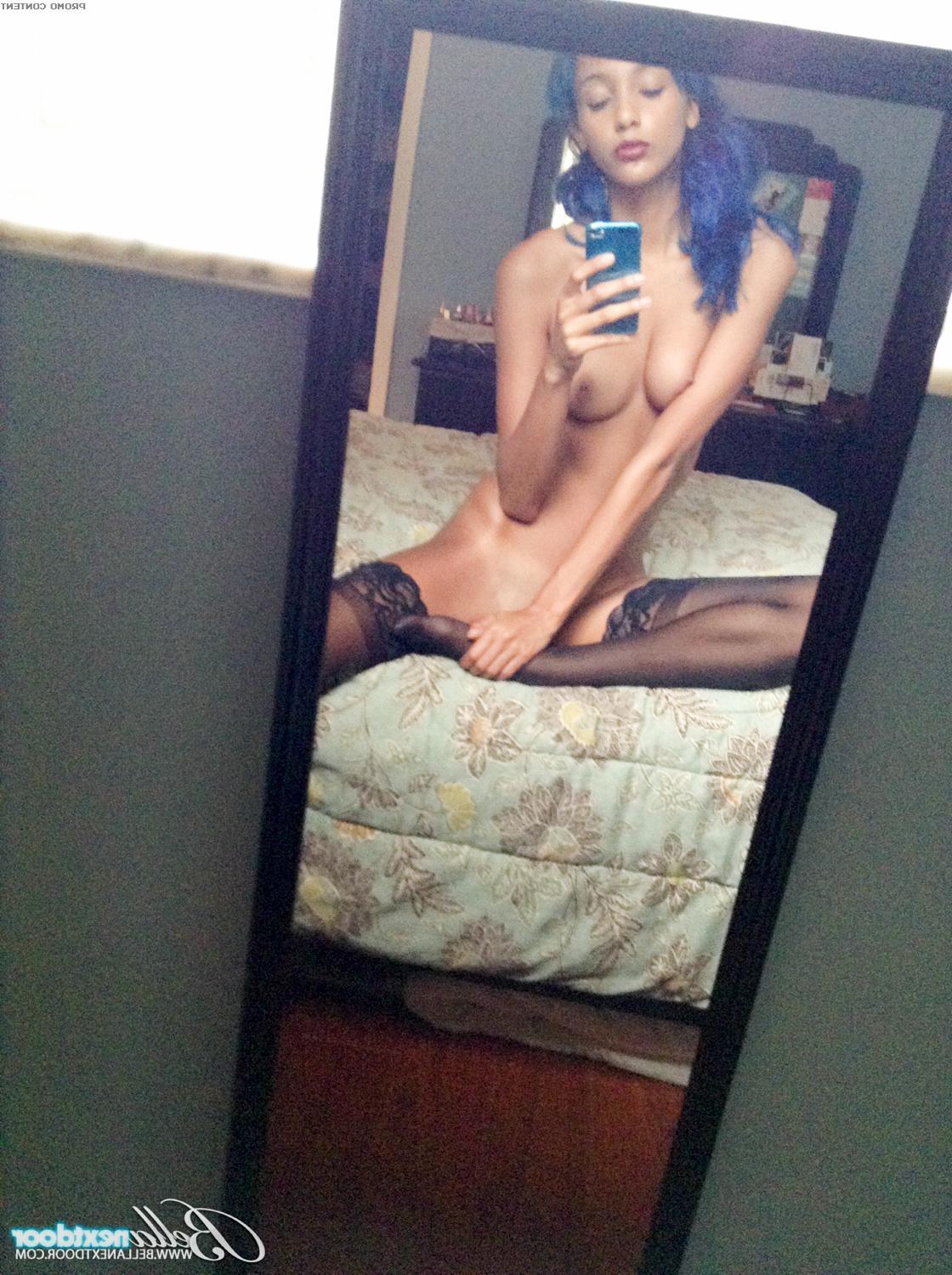 15P Amateur hottie Kat Dilles takes selfies of her pussy in the bathroom