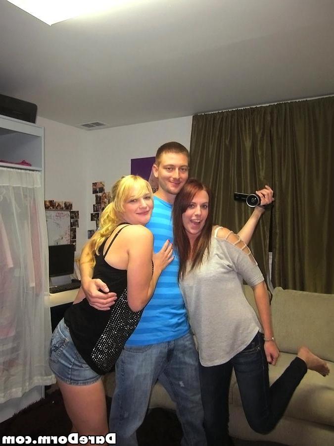 12P Amateur college coeds put out at a dorm party