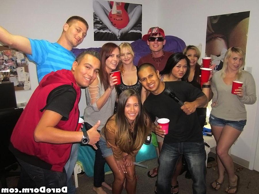 12P Amateur college coeds put out at a dorm party
