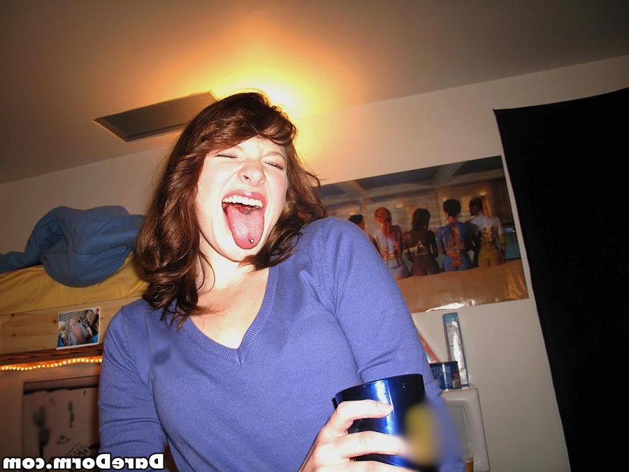 15P Horny college girls get their fuck on in the dorm