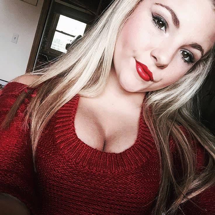 10P Girlfriends displaying their huge juicy knockers on cam