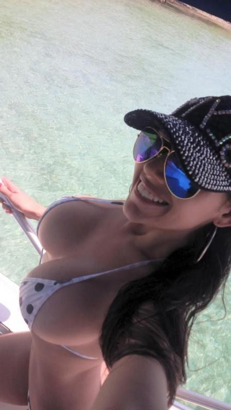10P Girlfriends displaying their huge juicy knockers on cam