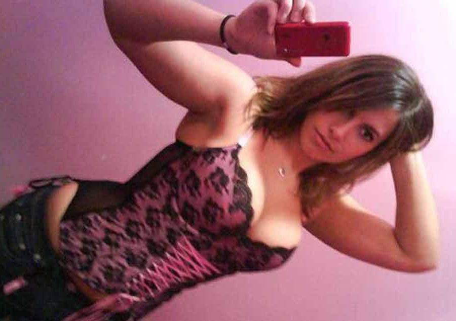 16P Pictures of amateur girlfriends with big tits showing off