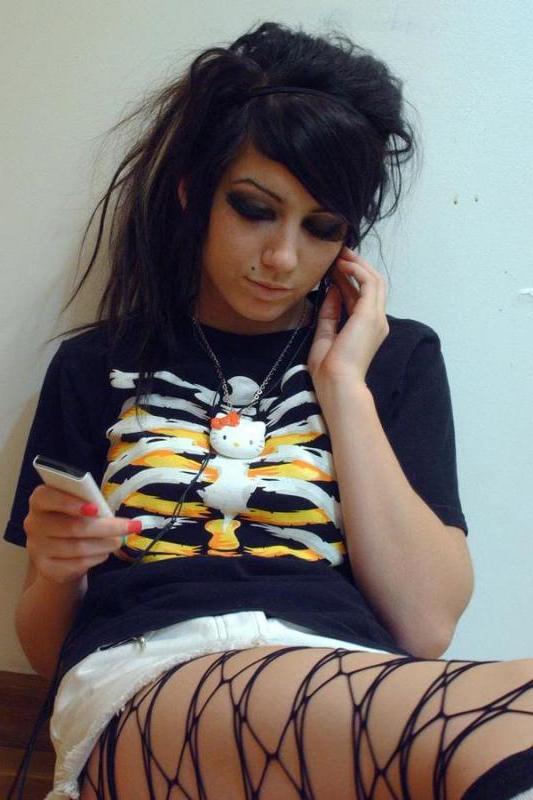 10P Hot amateur scene babes posing sexy for their cameraphones