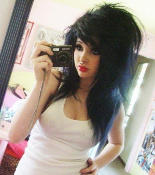 10P Hot amateur scene babes posing sexy for their cameraphones