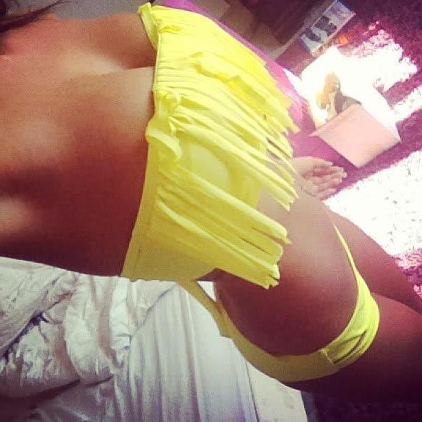 14P Busty amateur babe shows off her hot curves on camera