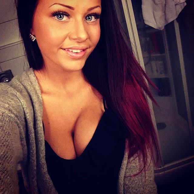 14P Busty amateur babe shows off her hot curves on camera