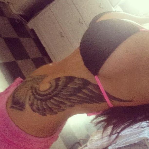 14P Busty amateur babe shows off her hot curves on camera