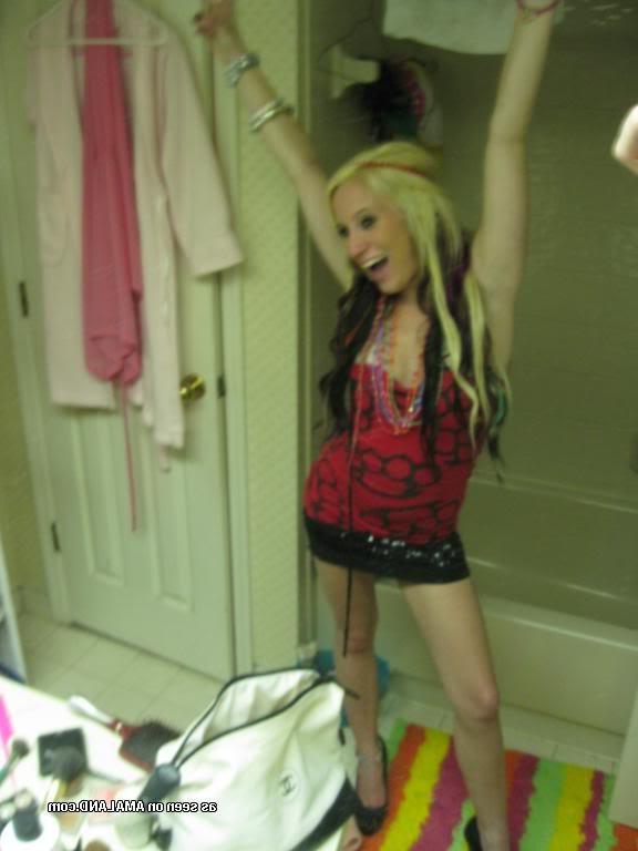 14P Compilation of an amateur punk chick posing for the cam
