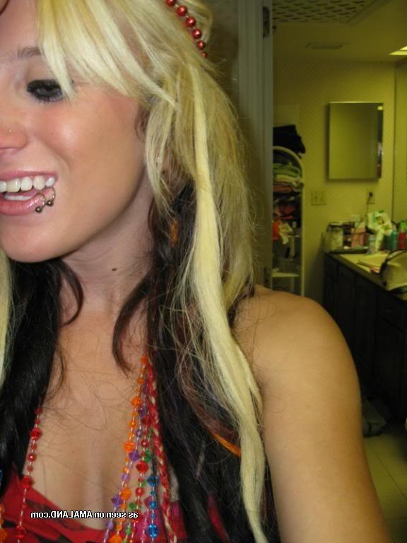 14P Compilation of an amateur punk chick posing for the cam