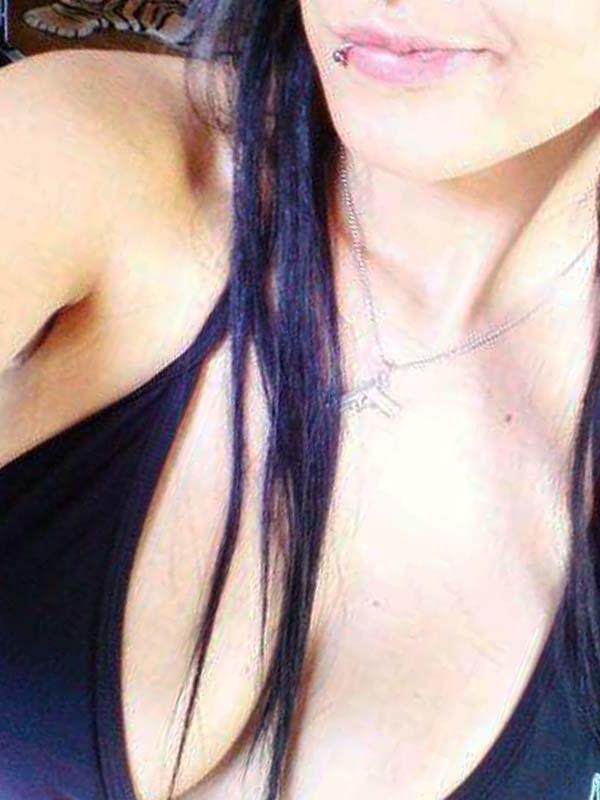 16P Hot collection of selfpics of an amateur groupie babe