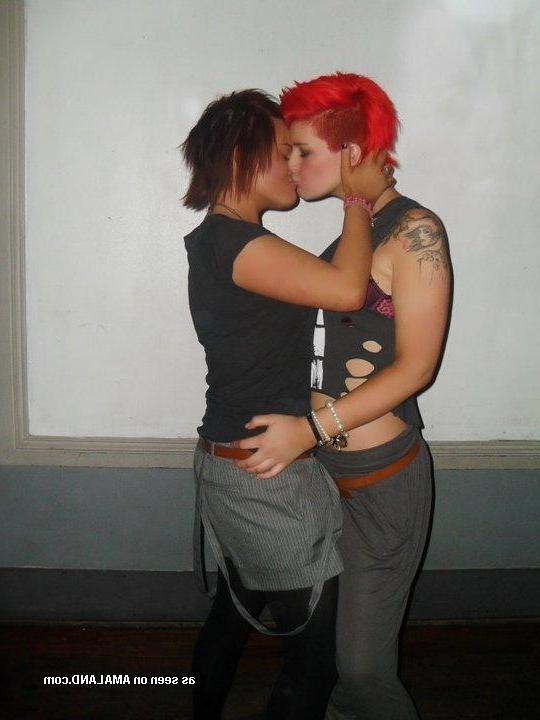 14P Collection of naughty amateur lesbians making out on cam