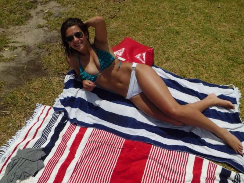 10P Hot amateur coeds show off their gorgeous bodies in bikinis