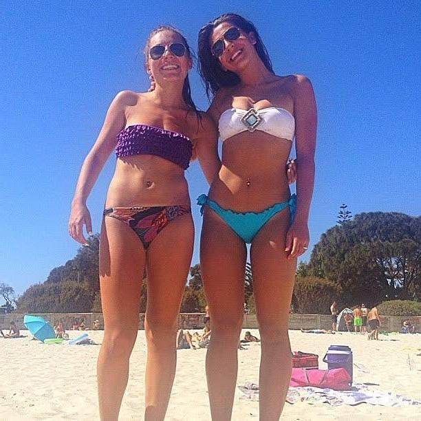 10P Hot amateur coeds show off their gorgeous bodies in bikinis