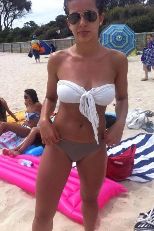 10P Hot amateur coeds show off their gorgeous bodies in bikinis