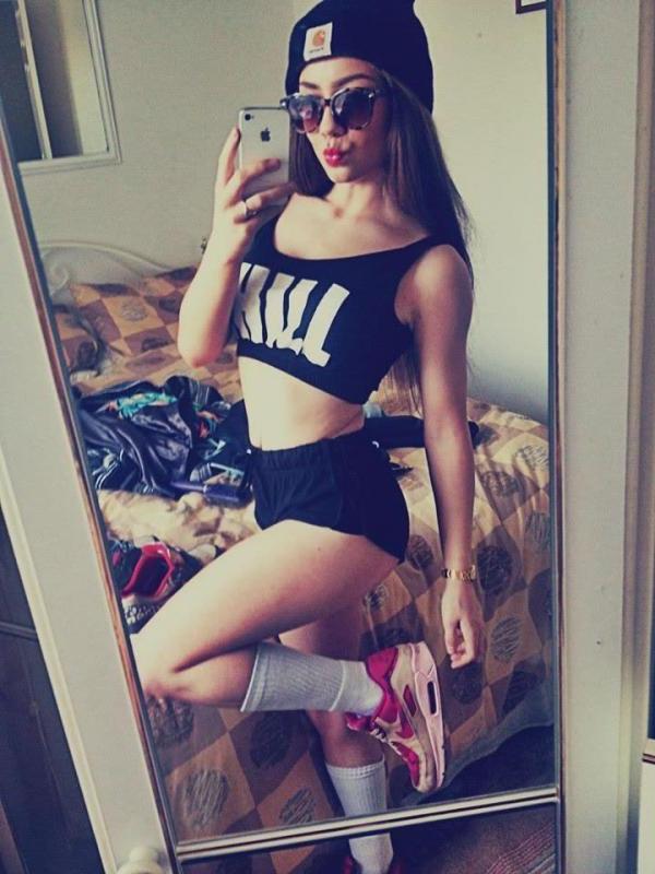 14P Hot amateur babes show off their tight bodies in selfies