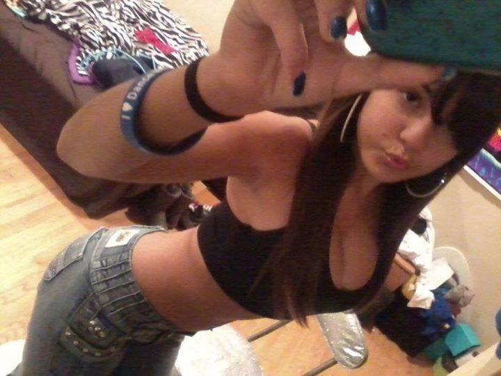 14P Hot amateur teen babes display their tight bodies