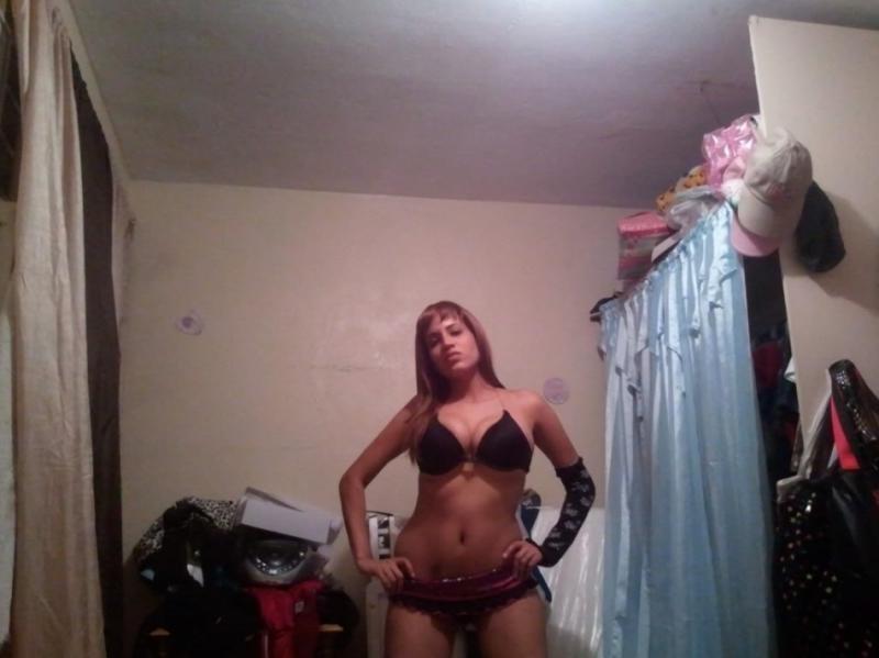 10P Amateur babe teases on cam while posing in black lingerie