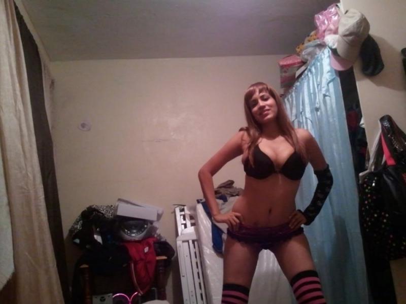 10P Amateur babe teases on cam while posing in black lingerie