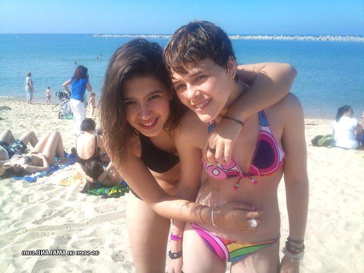 14P Sexy amateur girlfriends teasing on cam in bikinis