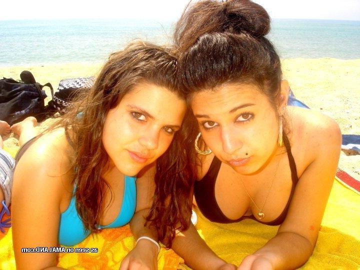 14P Sexy amateur girlfriends teasing on cam in bikinis