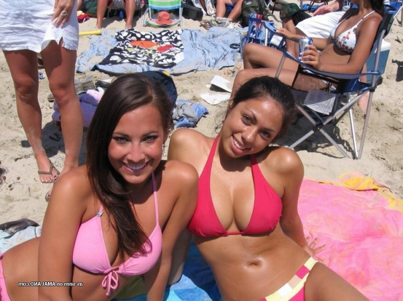 14P Sexy amateur girlfriends teasing on cam in bikinis