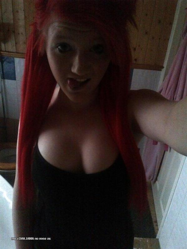 14P Photos of amateur girlfriends posing sexy on cam