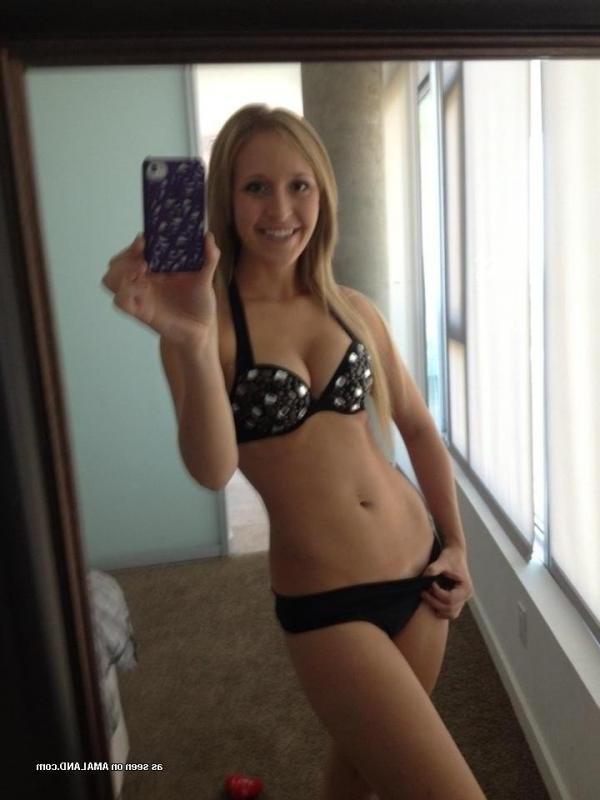 14P Photos of amateur girlfriends posing sexy on cam