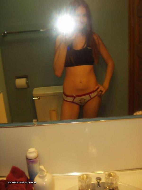 14P Compilation of amateur non-nude babes posing sexy on cam