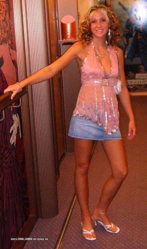 14P Compilation of amateur non-nude babes posing sexy on cam