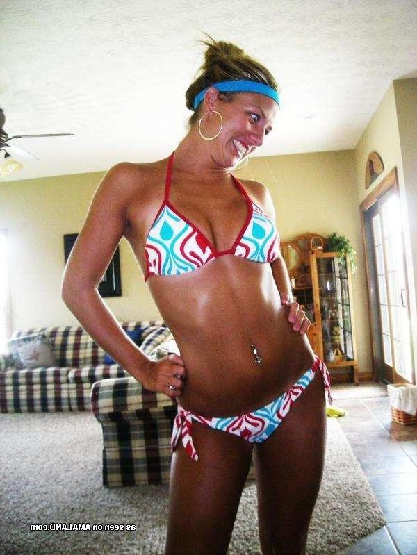 14P Compilation of amateur non-nude babes posing sexy on cam