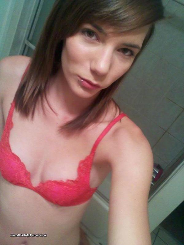 14P Pics of a sexy non-nude chick taking selfies in her lingerie