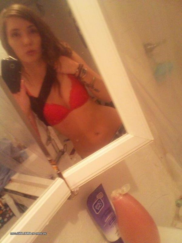 14P Pics of a sexy non-nude chick taking selfies in her lingerie
