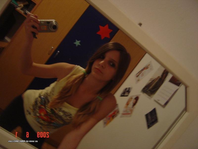 14P Sexy amateur chick camwhoring inside her bedroom