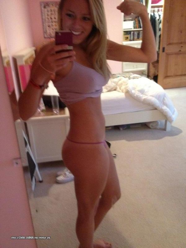 14P Amateur babes posing sexy in this hot photo gallery