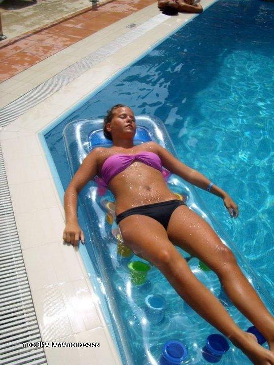 14P Selection of amateur naughty GFs posing in their bikinis