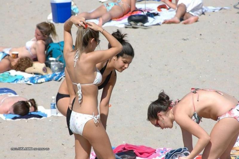 14P Hot amateur girlfriends in sexy bikinis at the beach