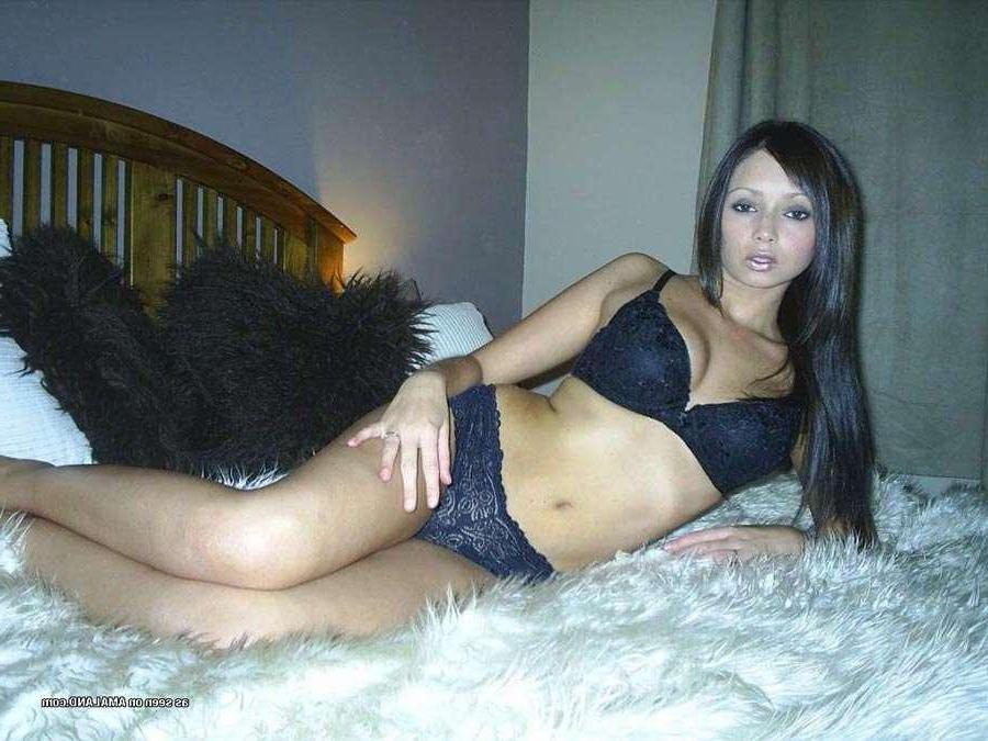 15P Gorgeous amateur chick posing in slutty lingerie
