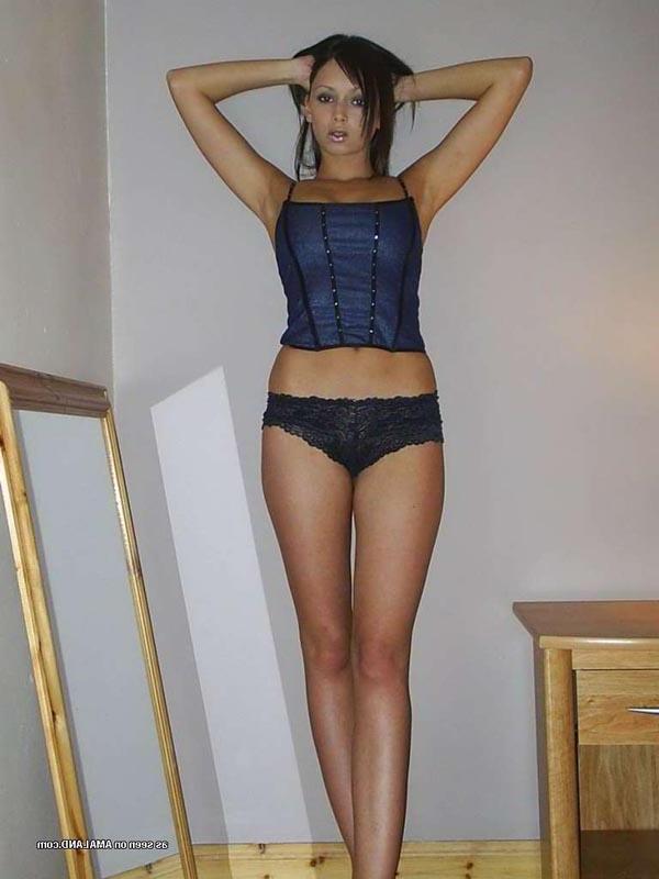 15P Gorgeous amateur chick posing in slutty lingerie