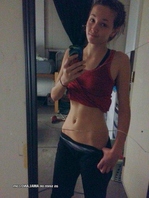 14P Amateur hotties posing in sexy non-nude pictures