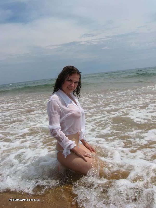 15P Picture selection of a sexy amateur babe posing for her BF
