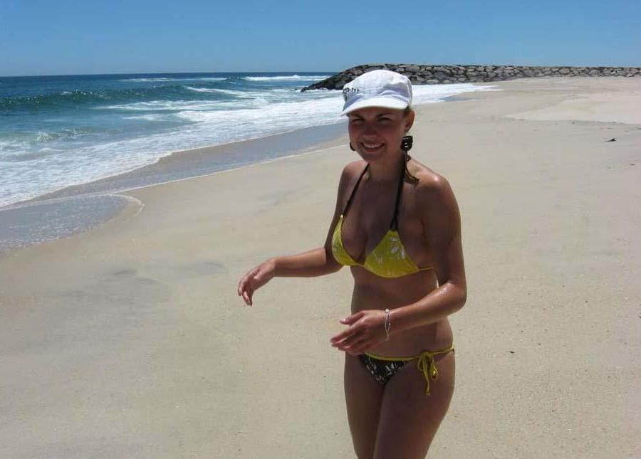 15P Picture selection of a sexy amateur babe posing for her BF