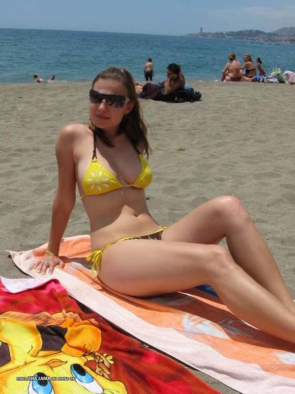15P Picture selection of a sexy amateur babe posing for her BF