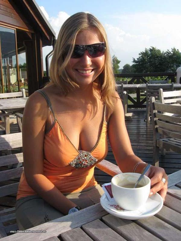 15P Picture selection of a sexy amateur babe posing for her BF