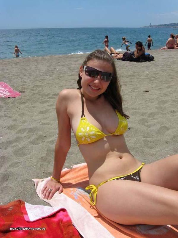 15P Picture selection of a sexy amateur babe posing for her BF
