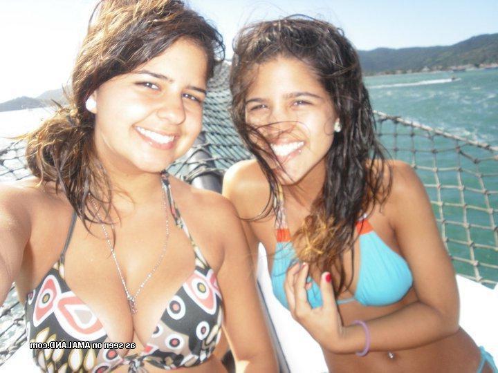 16P Pictures of steamy hot non-nude amateur sexy bikini cuties posing for the cam