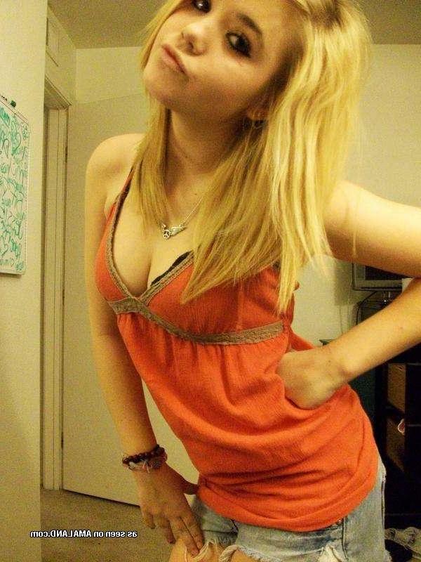 15P Self-shooting amateur blondes posing non nude