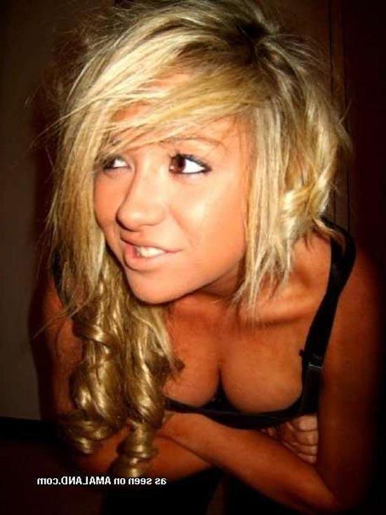 15P Self-shooting amateur blondes posing non nude