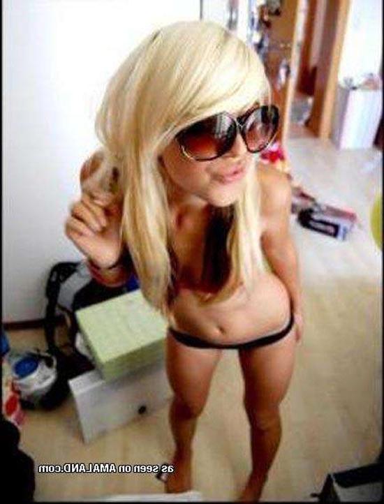 15P Self-shooting amateur blondes posing non nude