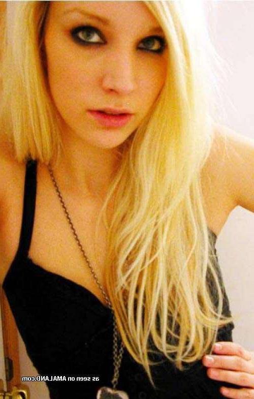 15P Self-shooting amateur blondes posing non nude